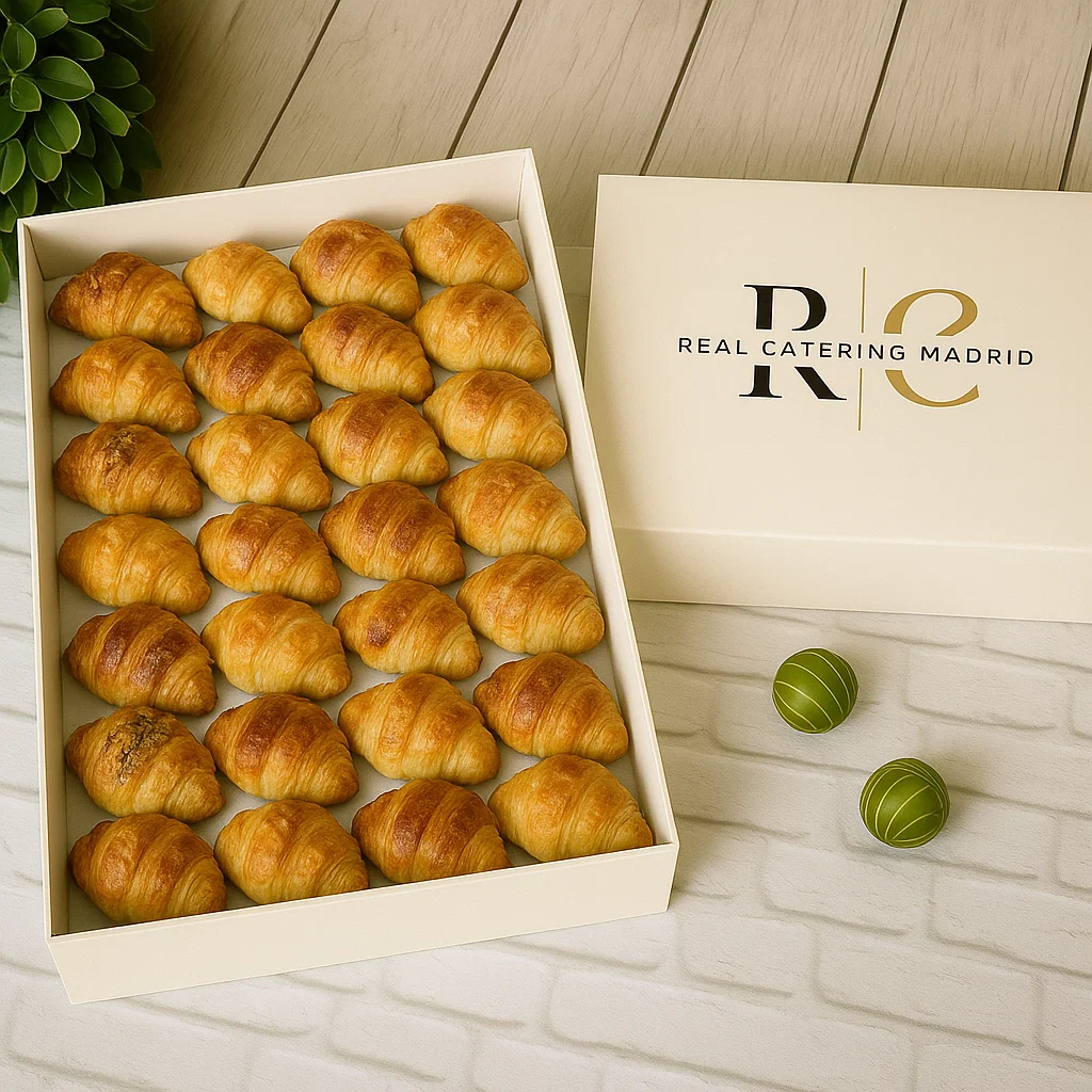 Bandeja 24 Bollería Salada «Trío de Croissants» — Queso & York / Sobrasada / Frankfurt