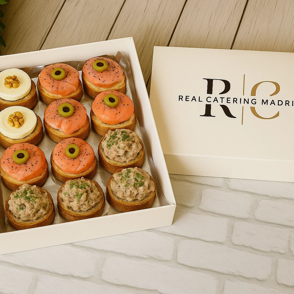 Bandeja 12 Montaditos Mix — cabra & membrillo, salmón y crema de atún