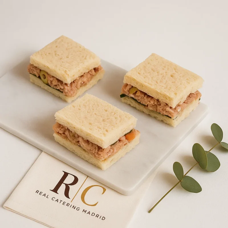 Mini Sándwich Vegetal de Atún — pieza (mínimo 4 uds)